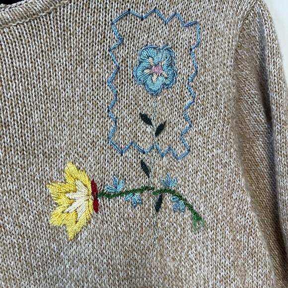 Embroidered Salon Studio by Haband XL - Picture 7 of 9